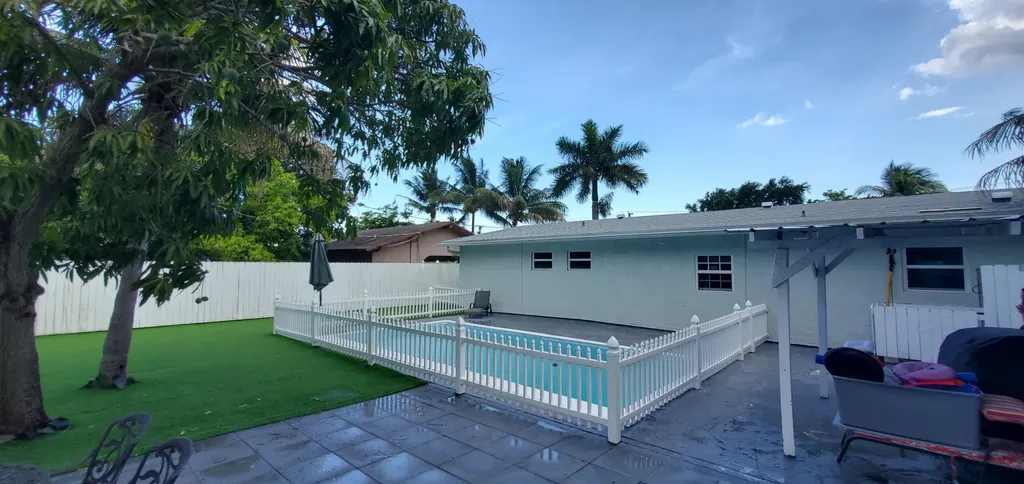 3800 NE 4th Avenue Deerfield Beach FL 33064