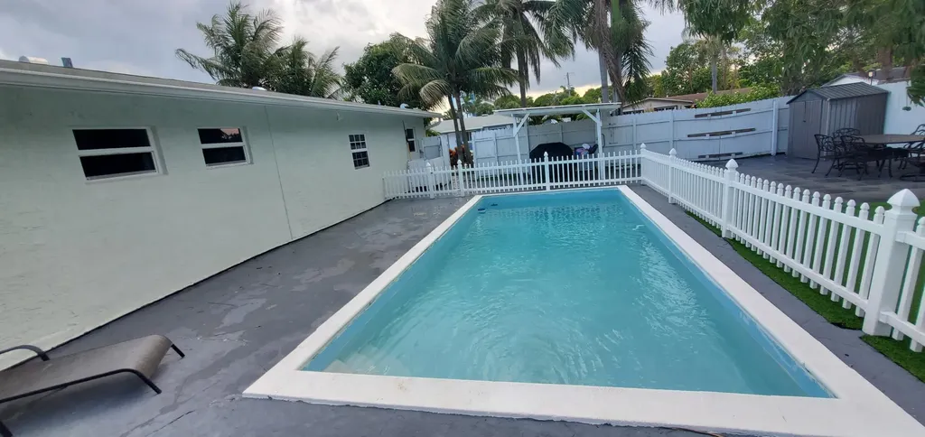 3800 NE 4th Avenue Deerfield Beach FL 33064