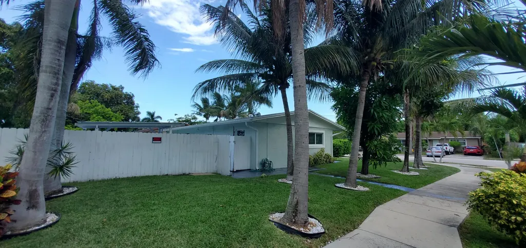 3800 NE 4th Avenue Deerfield Beach FL 33064