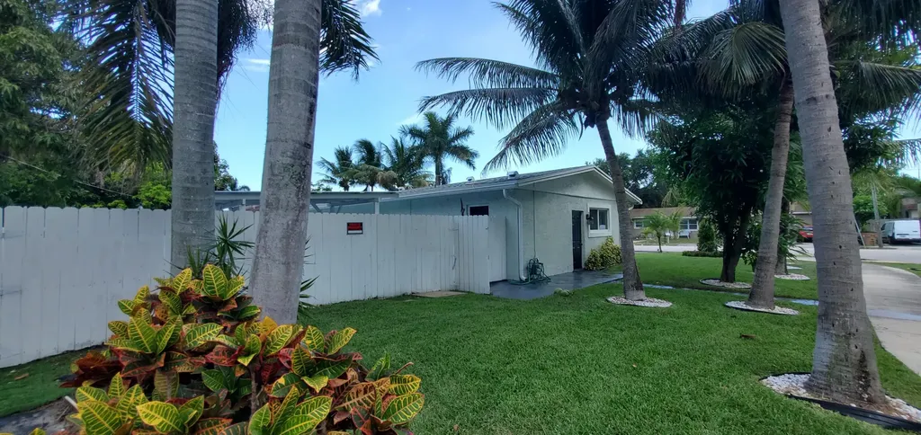 3800 NE 4th Avenue Deerfield Beach FL 33064