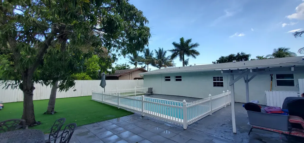 3800 NE 4th Avenue Deerfield Beach FL 33064