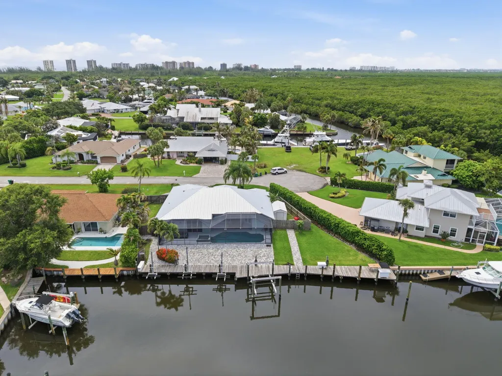 117 Queen Elizabeth Court Hutchinson Island FL 34949