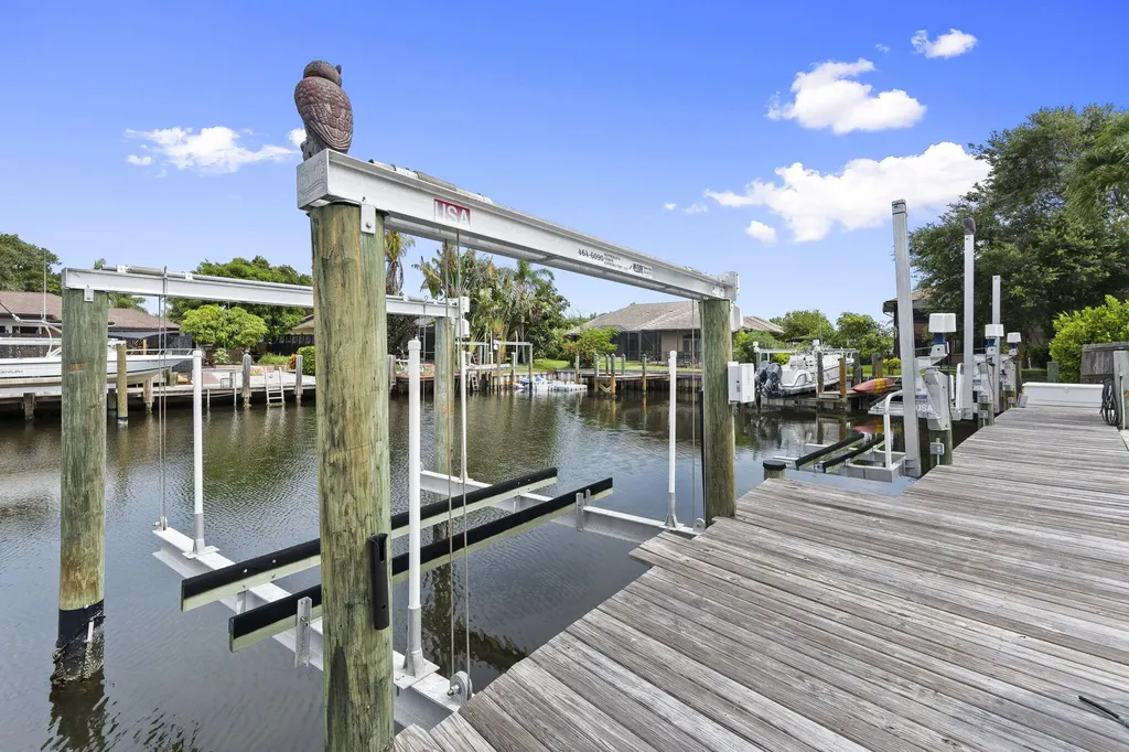 117 Queen Elizabeth Court Hutchinson Island FL 34949