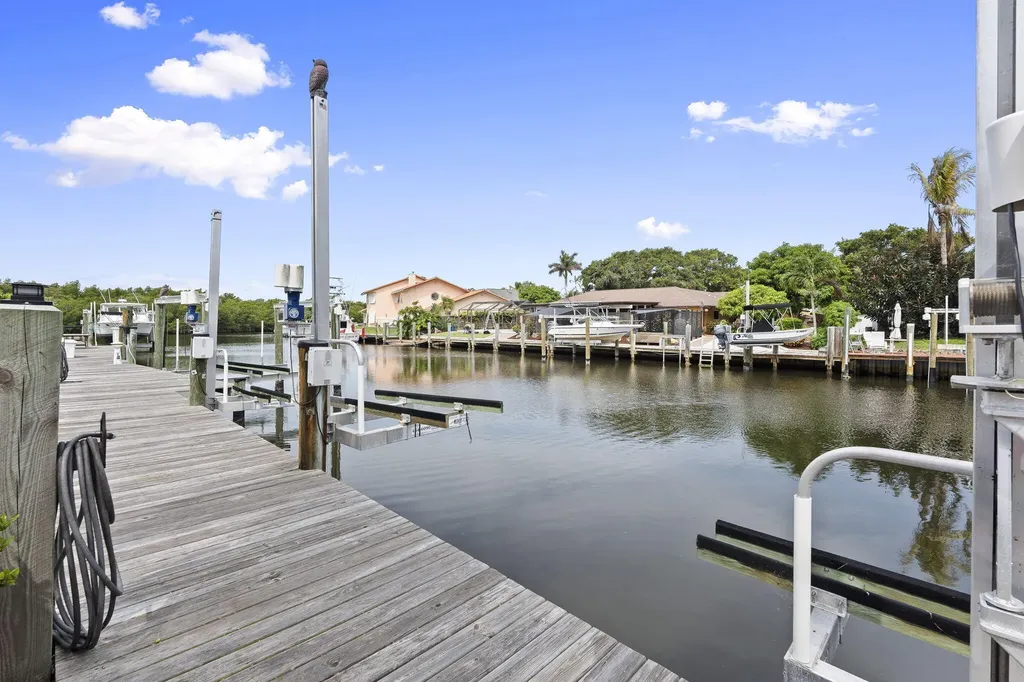 117 Queen Elizabeth Court Hutchinson Island FL 34949