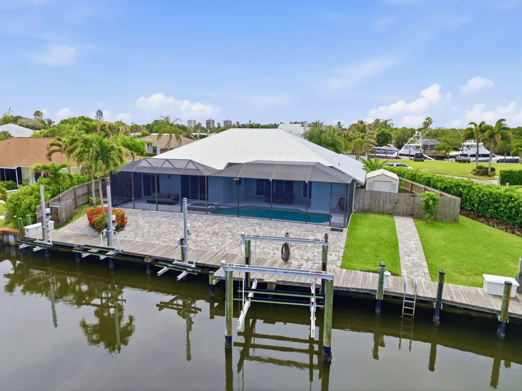 117 Queen Elizabeth Court Hutchinson Island FL 34949