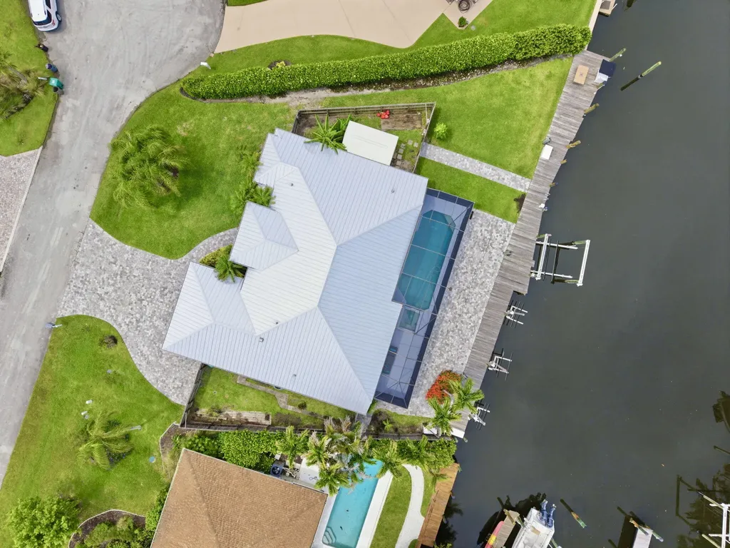 117 Queen Elizabeth Court Hutchinson Island FL 34949