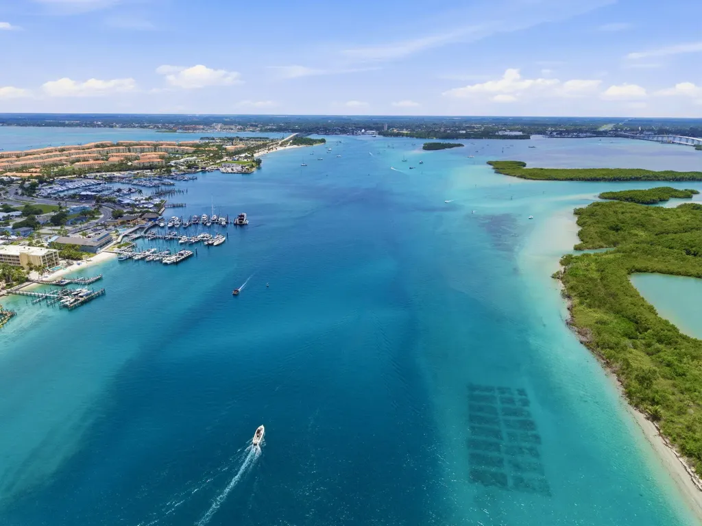 117 Queen Elizabeth Court Hutchinson Island FL 34949
