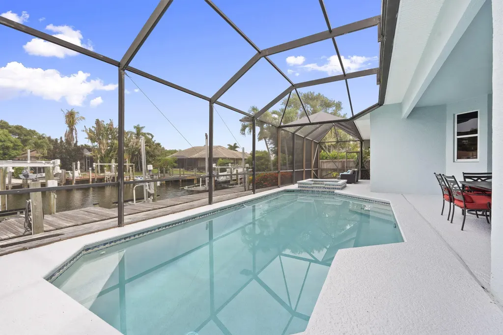 117 Queen Elizabeth Court Hutchinson Island FL 34949