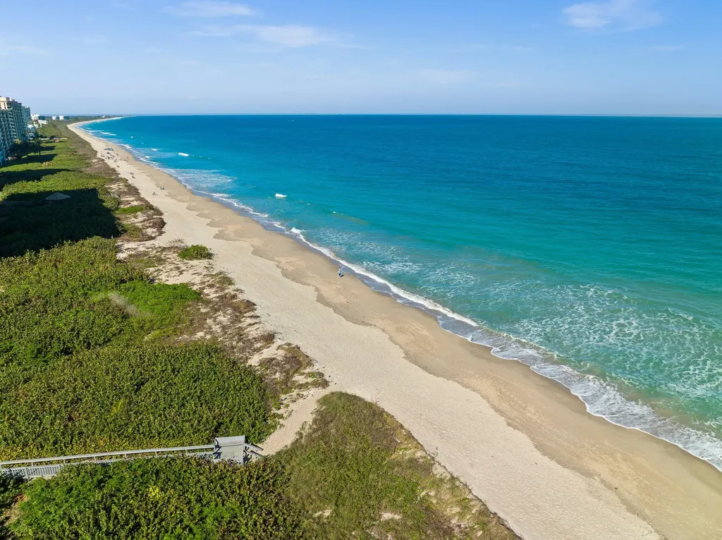 117 Queen Elizabeth Court Hutchinson Island FL 34949