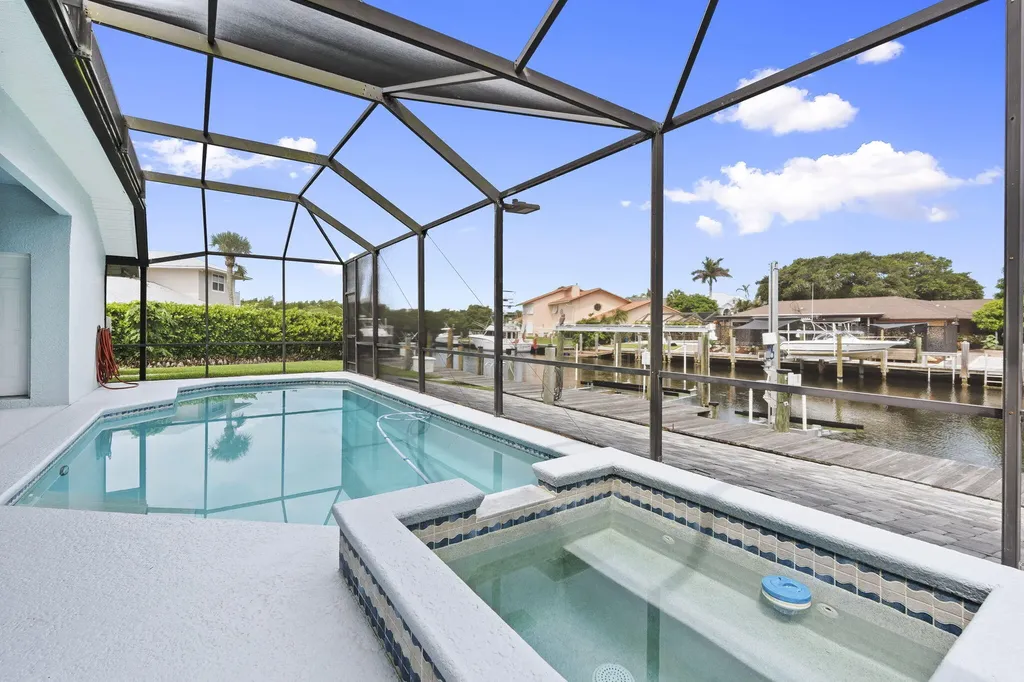 117 Queen Elizabeth Court Hutchinson Island FL 34949