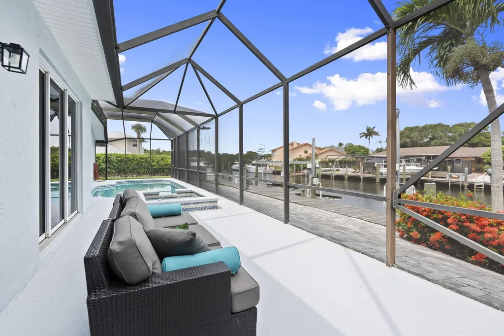 117 Queen Elizabeth Court Hutchinson Island FL 34949