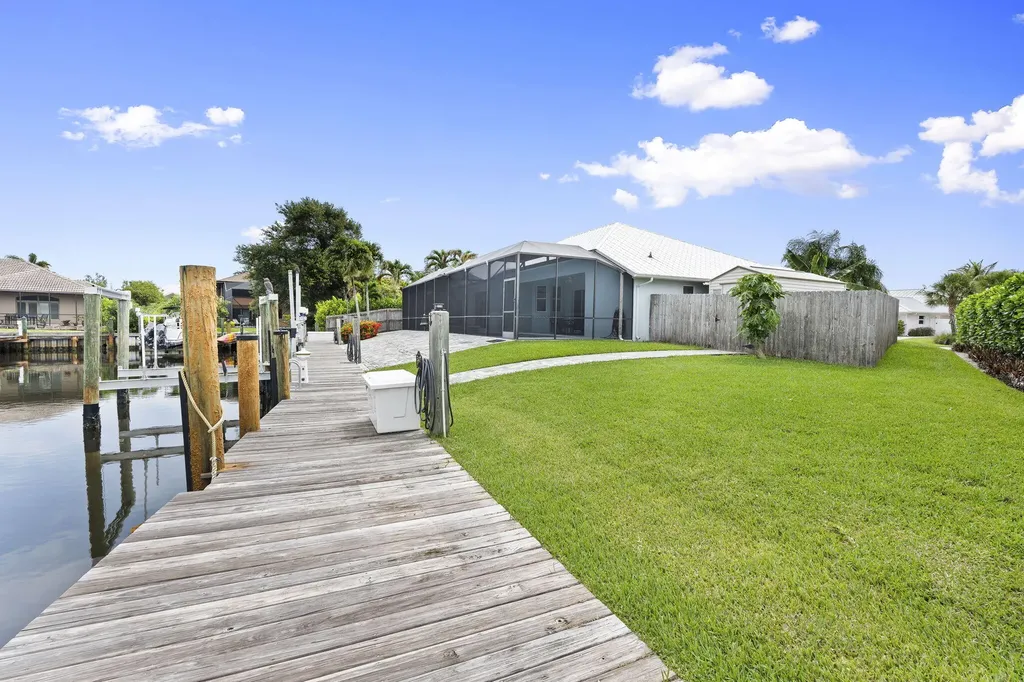 117 Queen Elizabeth Court Hutchinson Island FL 34949