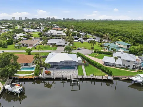 117 Queen Elizabeth Court Hutchinson Island FL 34949