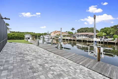 117 Queen Elizabeth Court Hutchinson Island FL 34949