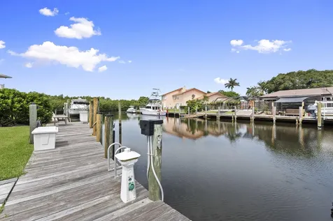 117 Queen Elizabeth Court Hutchinson Island FL 34949