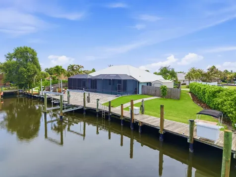 117 Queen Elizabeth Court Hutchinson Island FL 34949