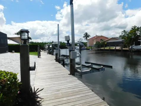 117 Queen Elizabeth Court Hutchinson Island FL 34949