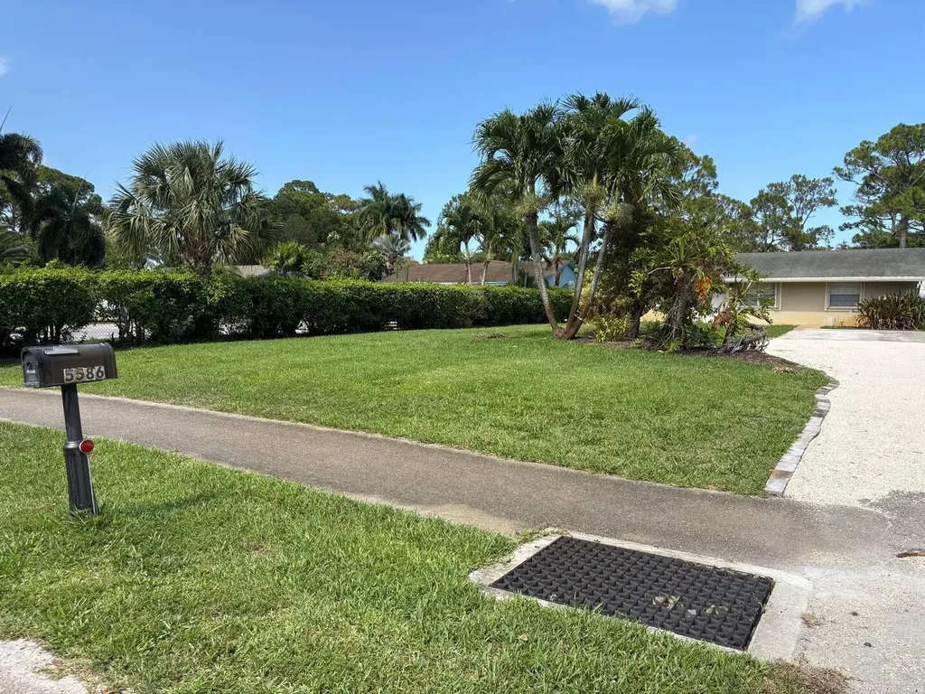 5586 3rd Road Lake Worth FL 33467