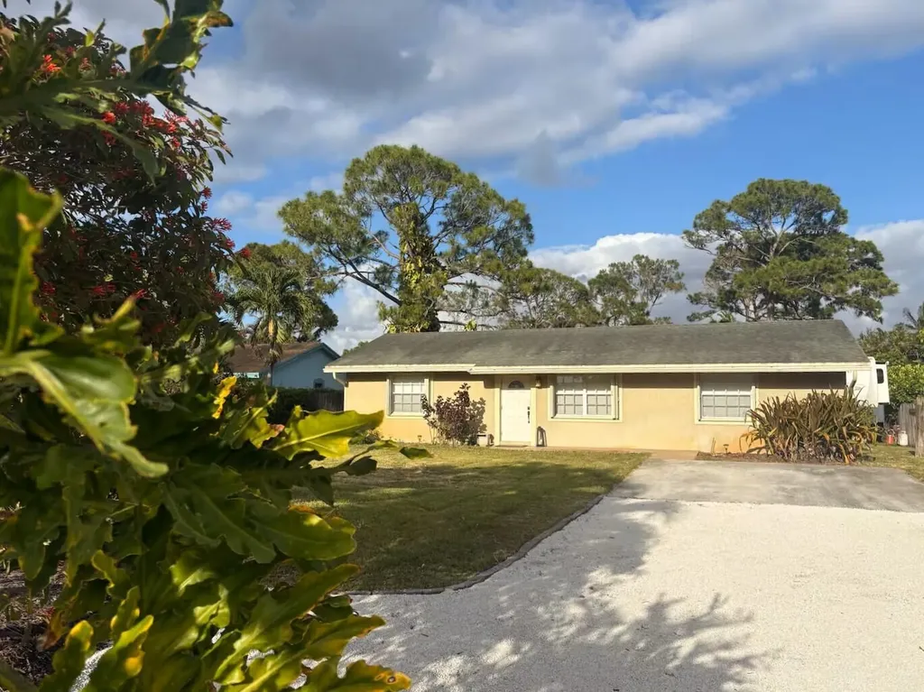 5586 3rd Road Lake Worth FL 33467