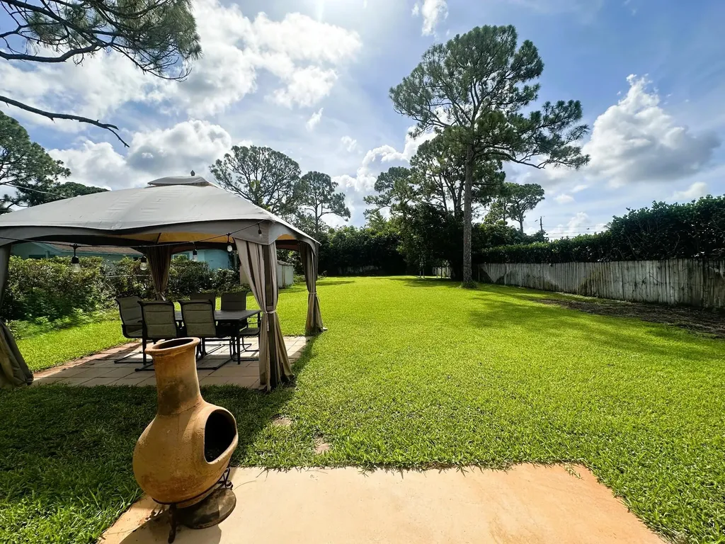 5586 3rd Road Lake Worth FL 33467