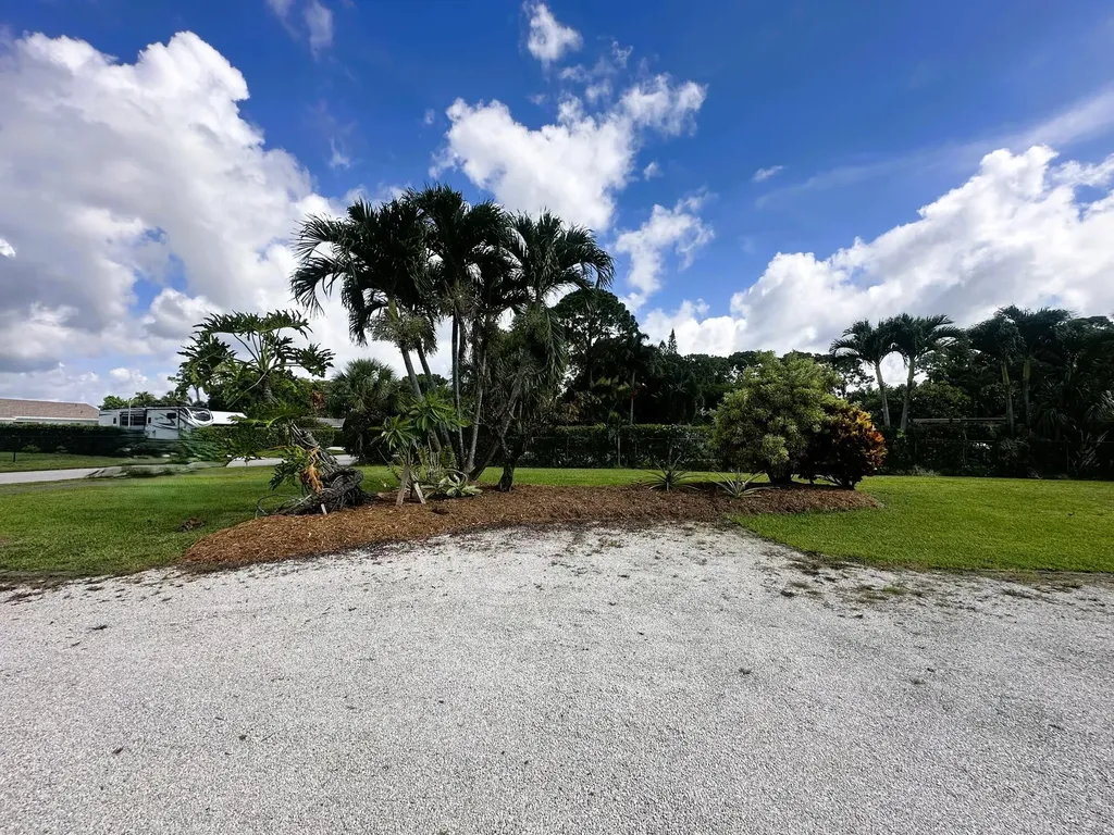 5586 3rd Road Lake Worth FL 33467