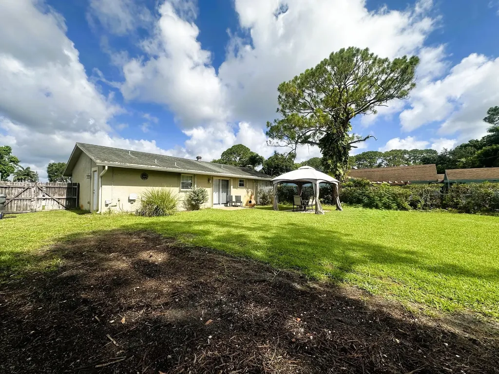 5586 3rd Road Lake Worth FL 33467