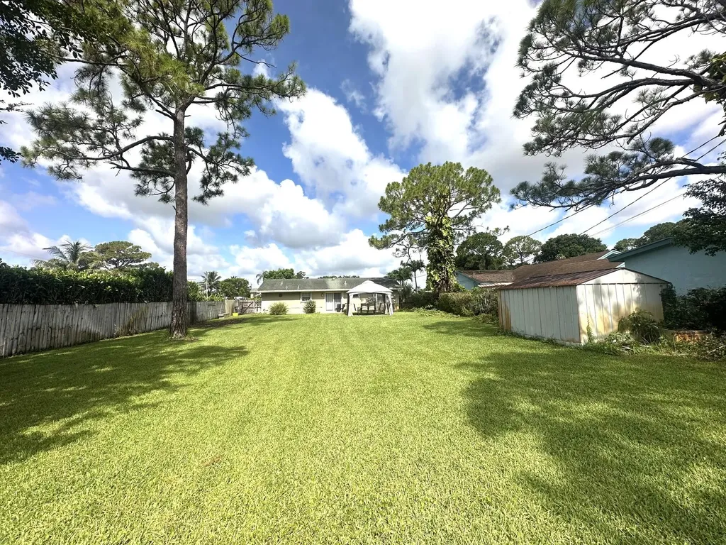 5586 3rd Road Lake Worth FL 33467