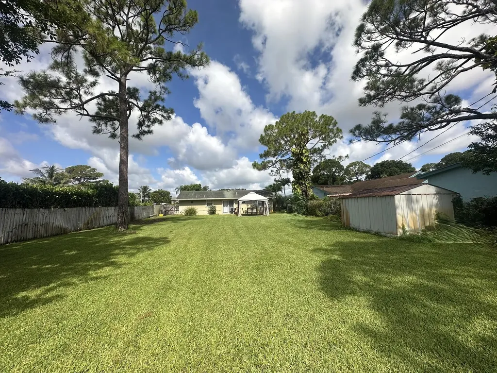 5586 3rd Road Lake Worth FL 33467
