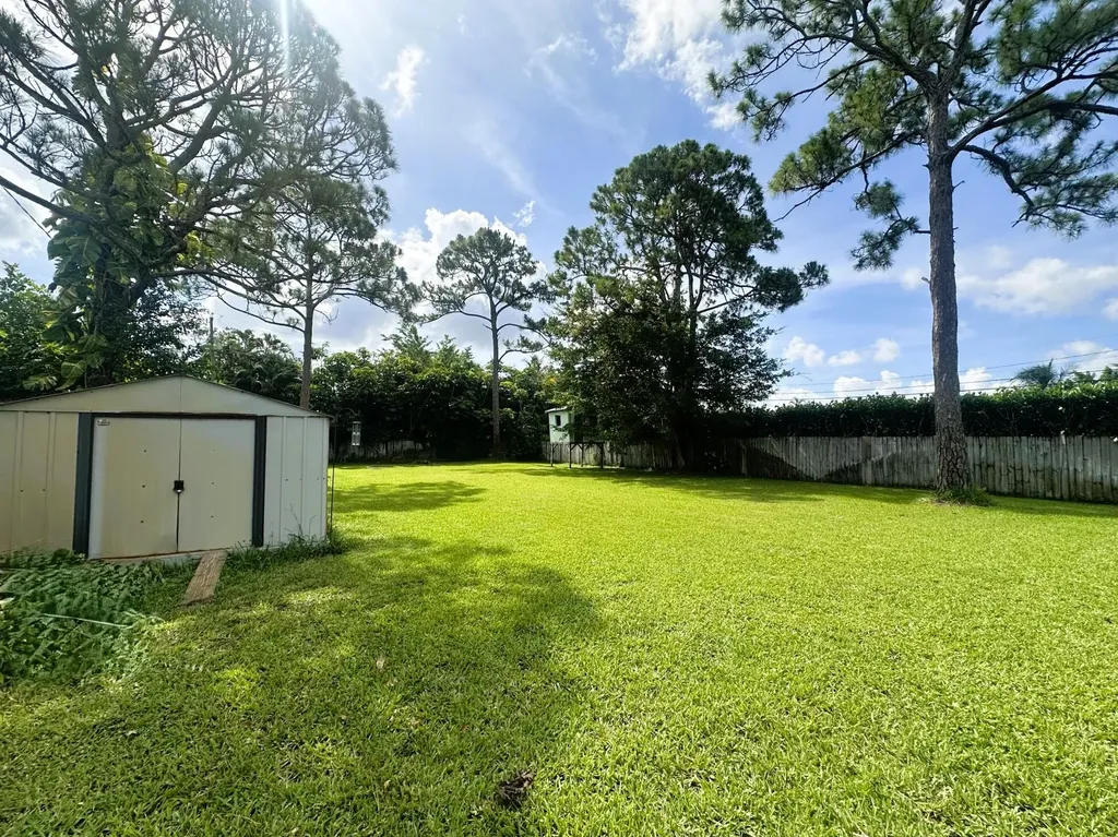 5586 3rd Road Lake Worth FL 33467