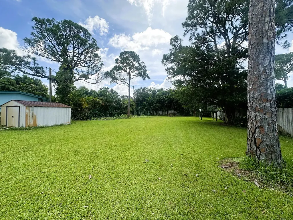 5586 3rd Road Lake Worth FL 33467