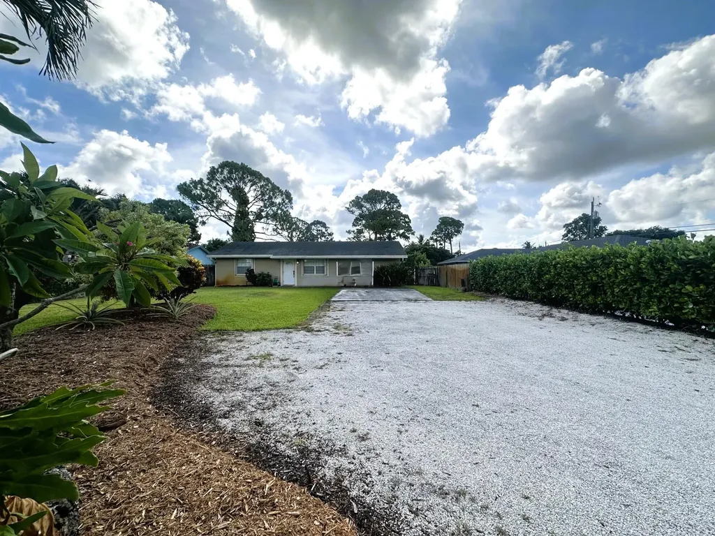 5586 3rd Road Lake Worth FL 33467