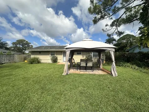 5586 3rd Road Lake Worth FL 33467
