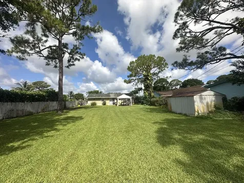 5586 3rd Road Lake Worth FL 33467