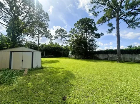 5586 3rd Road Lake Worth FL 33467