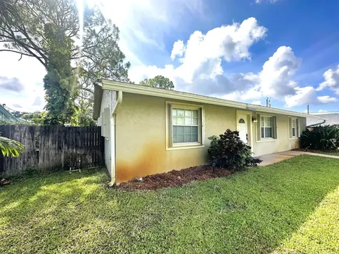 5586 3rd Road Lake Worth FL 33467