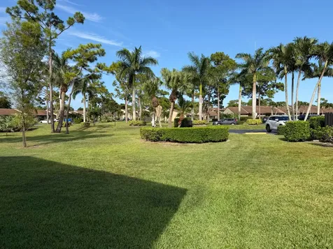 726 Sunny Pine Way Greenacres FL 33415