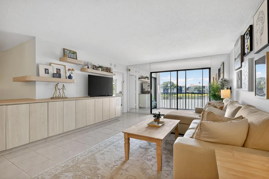 6093 Pointe Regal Circle Delray Beach FL 33484