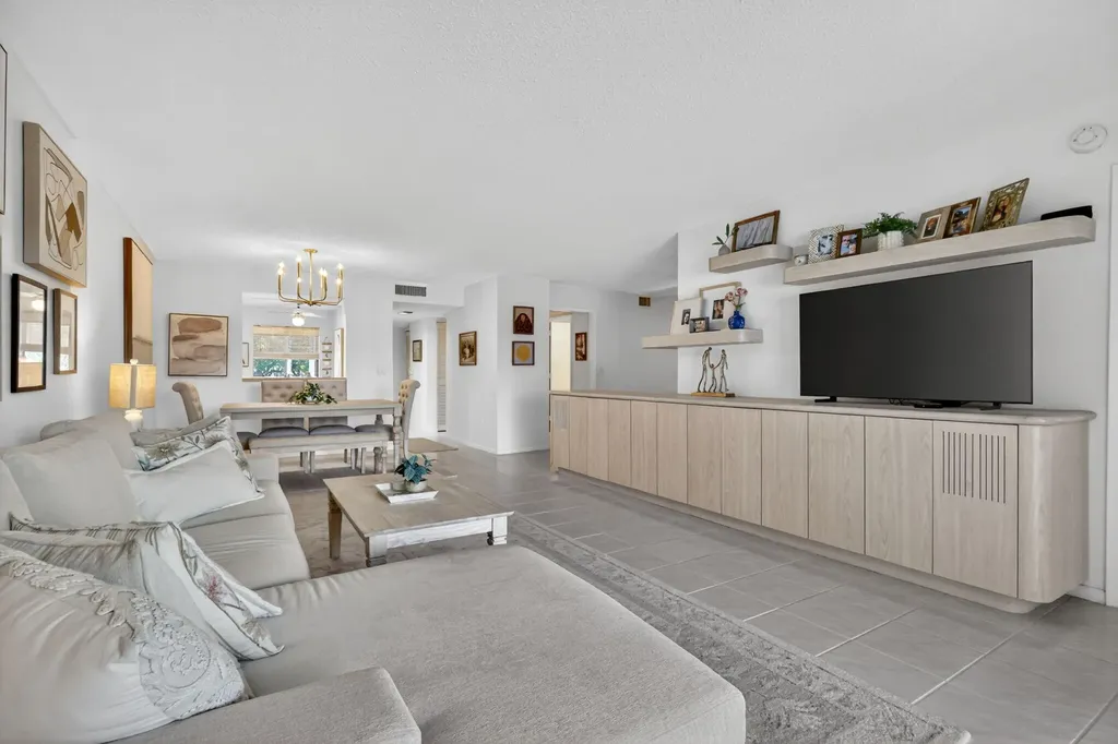 6093 Pointe Regal Circle Delray Beach FL 33484