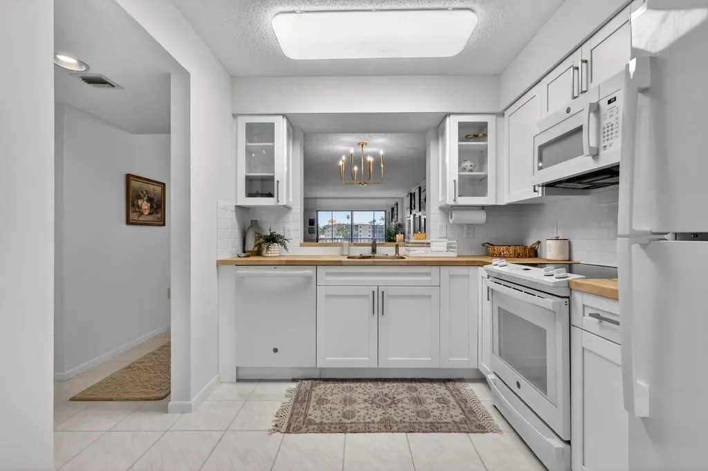 6093 Pointe Regal Circle Delray Beach FL 33484