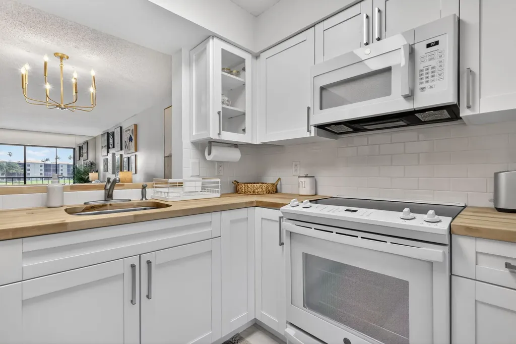 6093 Pointe Regal Circle Delray Beach FL 33484