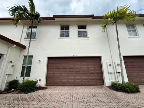4668 Monarch Way Coconut Creek FL 33073