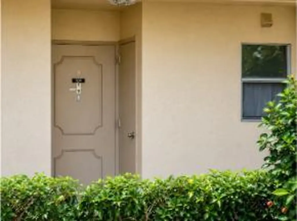 3524 Via Poinciana Lake Worth FL 33467
