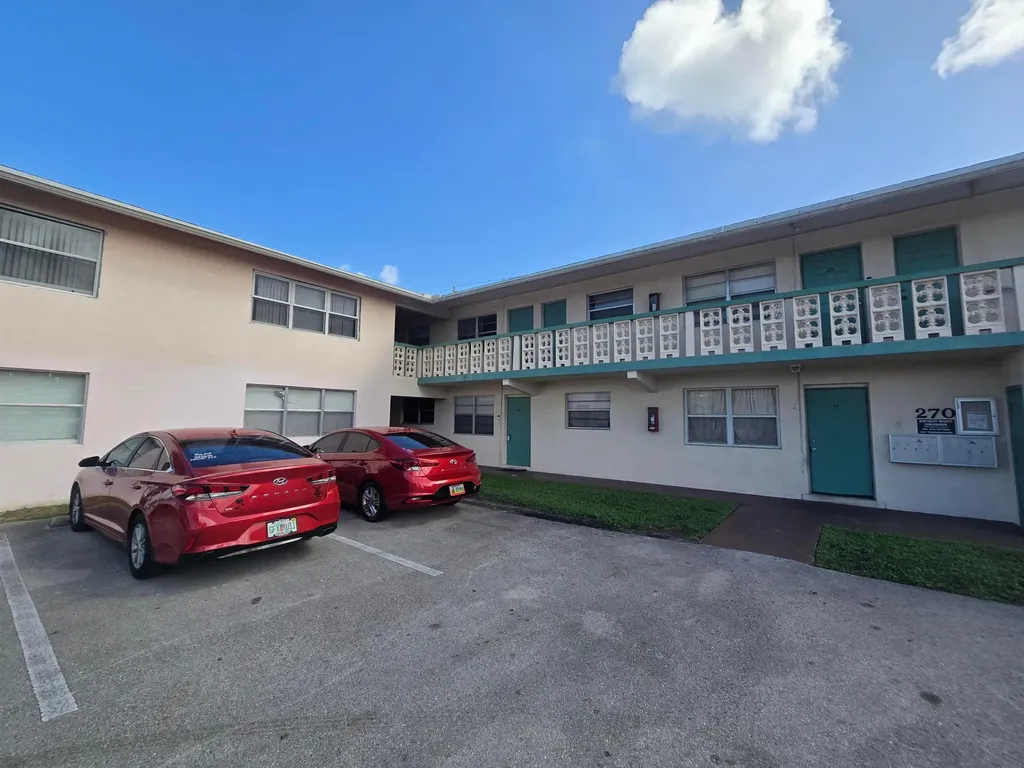 270 NE 40th Street NE Oakland Park FL 33334