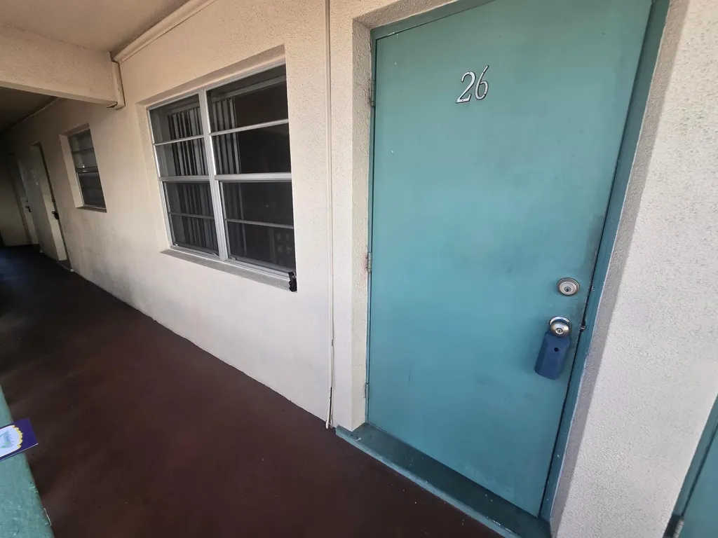 270 NE 40th Street NE Oakland Park FL 33334