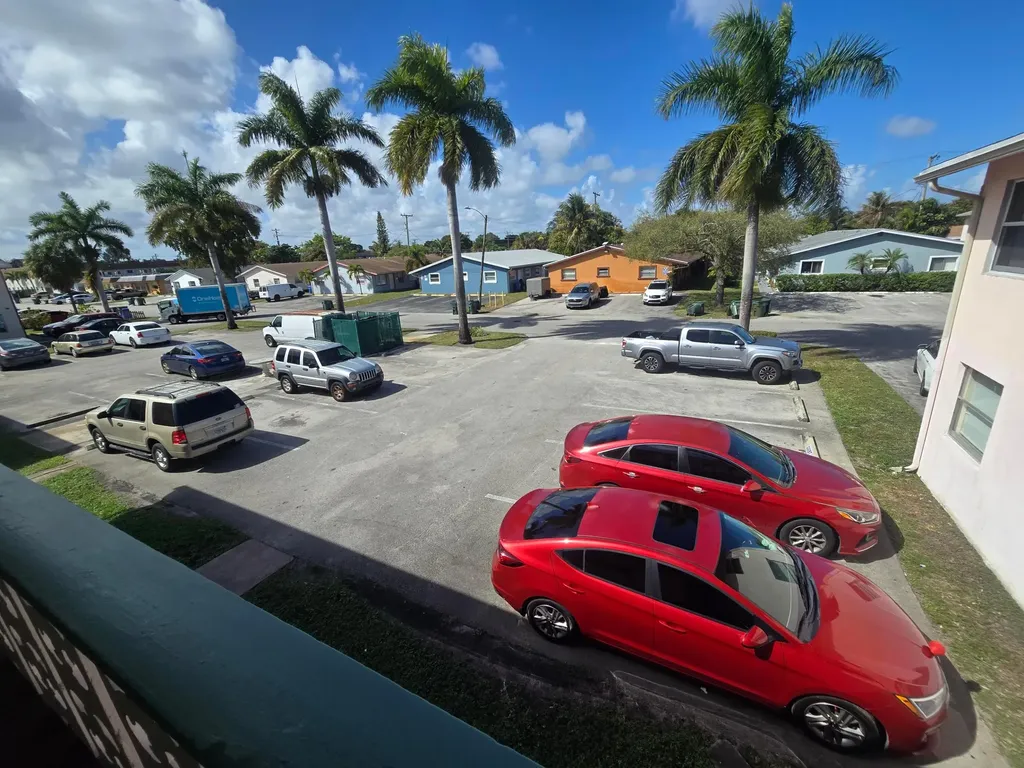 270 NE 40th Street NE Oakland Park FL 33334