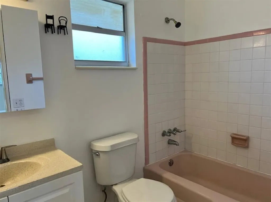 270 NE 40th Street NE Oakland Park FL 33334