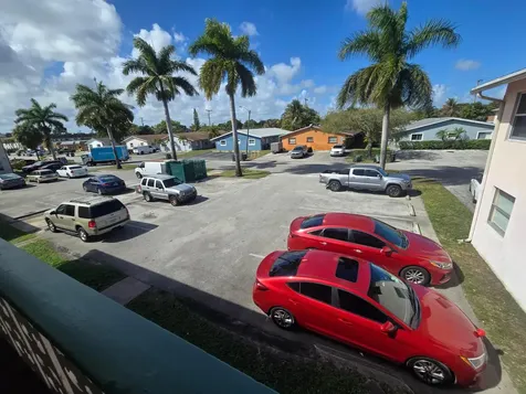 270 NE 40th Street NE Oakland Park FL 33334