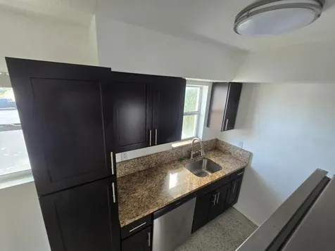 270 NE 40th Street NE Oakland Park FL 33334