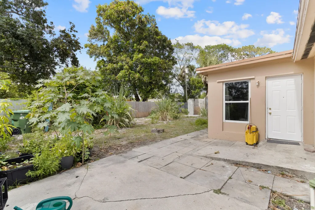 3431 NW 4th Street Lauderhill FL 33311