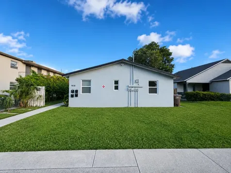 916 4th Street West Palm Beach FL 33401